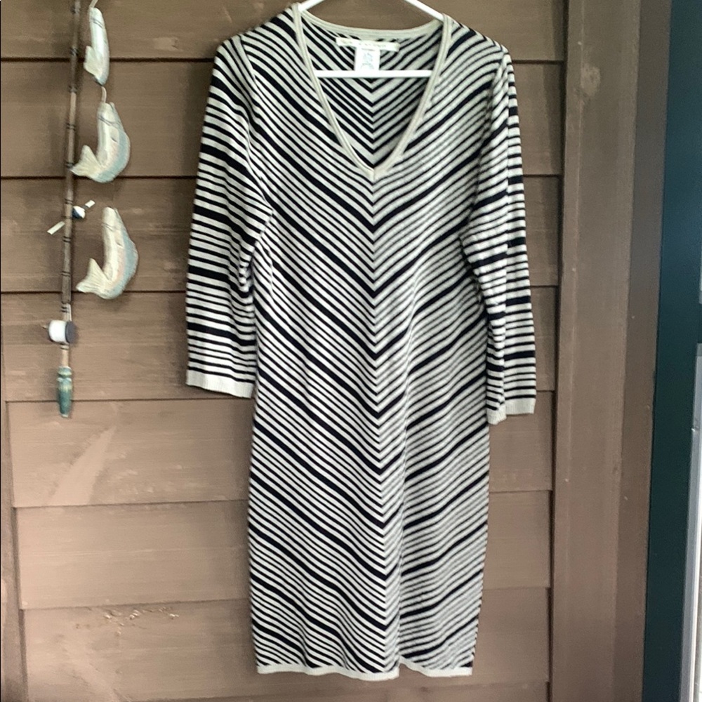 Max Studio Black and Beige knit Long Sleeve Dress